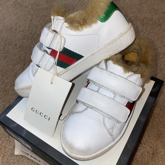 Gucci kids Toddler’s Ace leather sneaker with faux fur - Picture 2 of 10